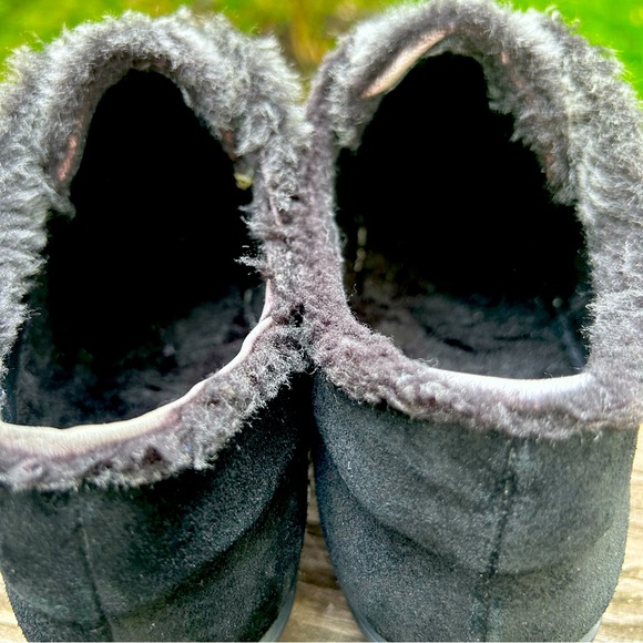 Stuart Weitzman Black Suede Sherpa lined Loafers  or Sneakers Sz. 9.5 - Picture 7 of 13